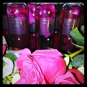 La'Bella Reigns Rose Water